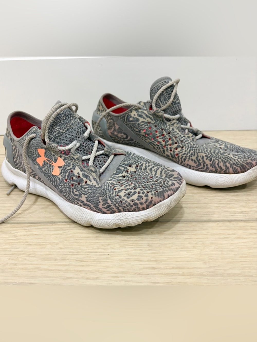 Under Armour Women's Gray Coral Animal Print Running Sneaker Lace Up Low Top